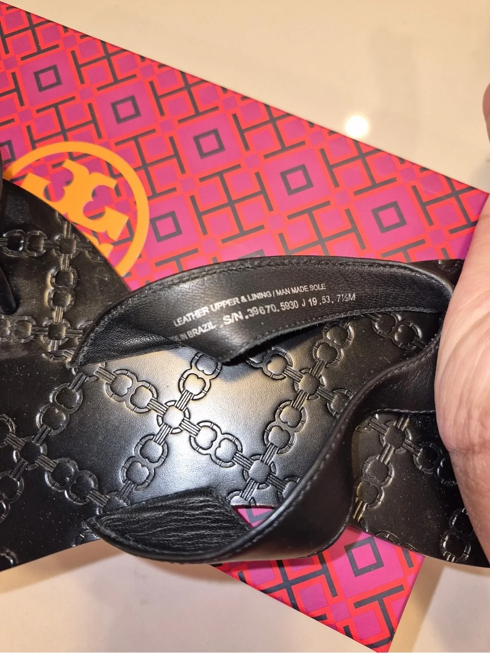 Tory Burch Black Leather Logo-Embossed Flip Flop Sandals - Unbranded size 7.5